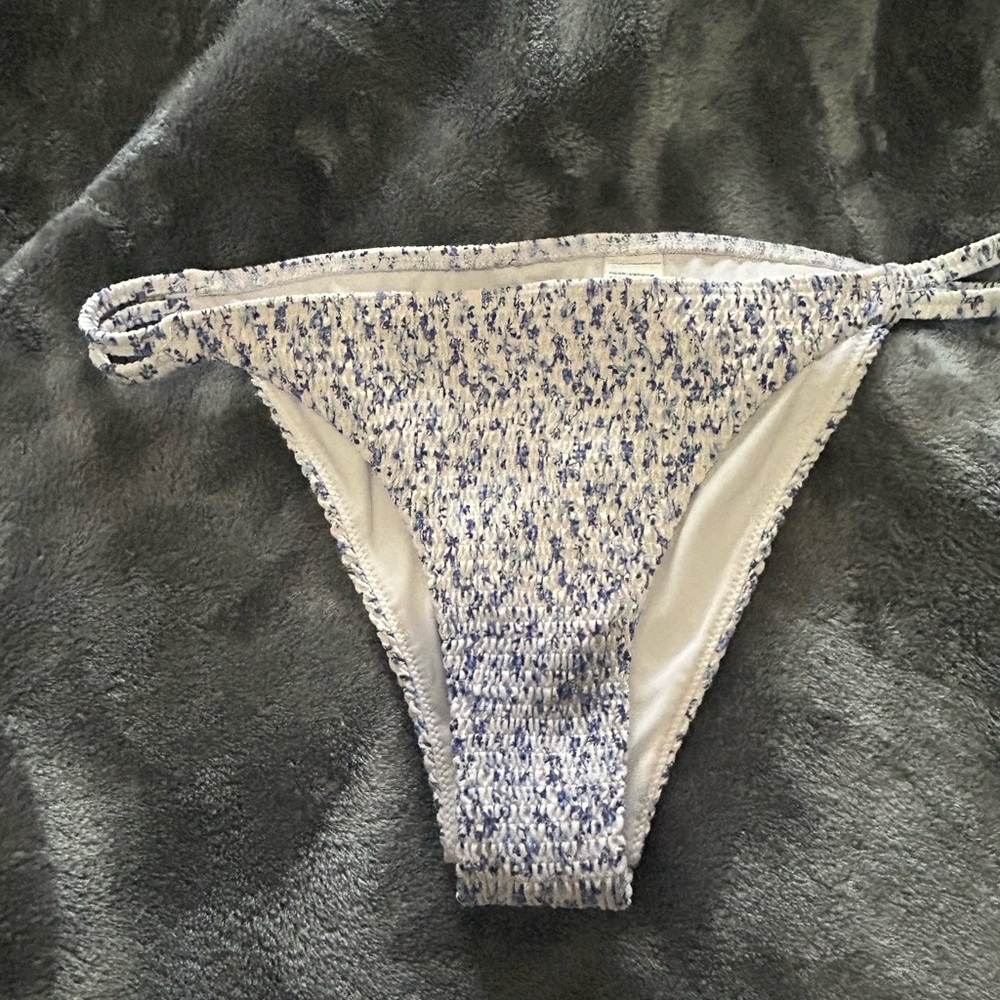 Hollister Textured Blue and White Bottoms